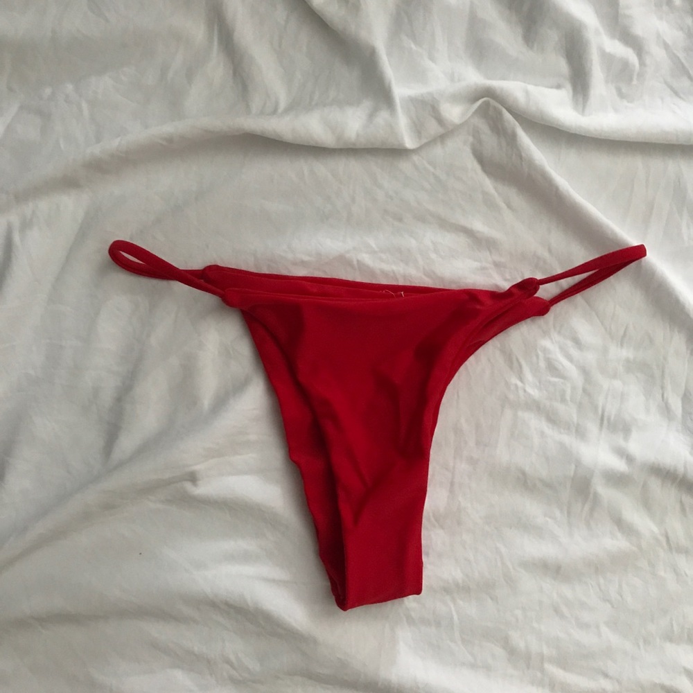 SUPER CHEEKY BIKINI BOTTOMS NWOT